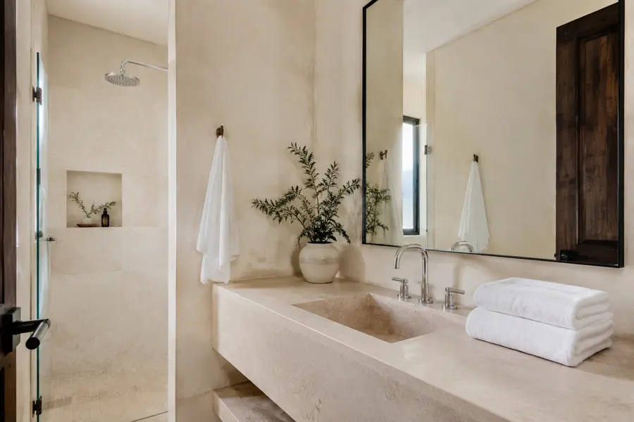 Baño limpio en apartamento turístico